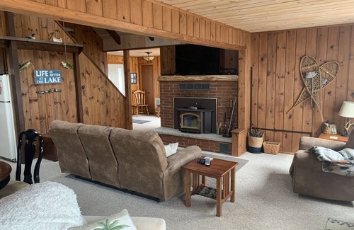 Long Lake House | Exquisite Cabin on Beautiful Long Lake