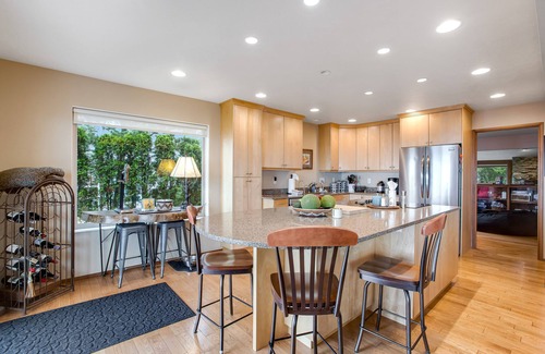 Netarts House | Exquisite Home w/Top-of-the-World Views, Free WiFi, Washer/Dryer