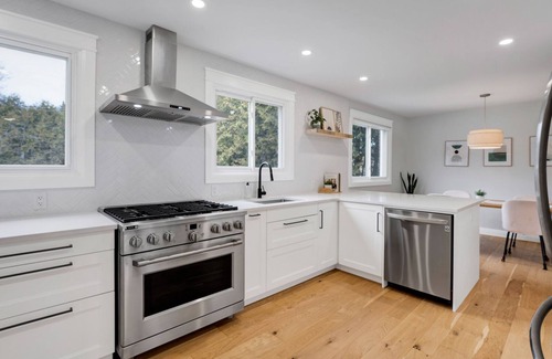 Auden Park House | Exquisite summer retreat with heated pool