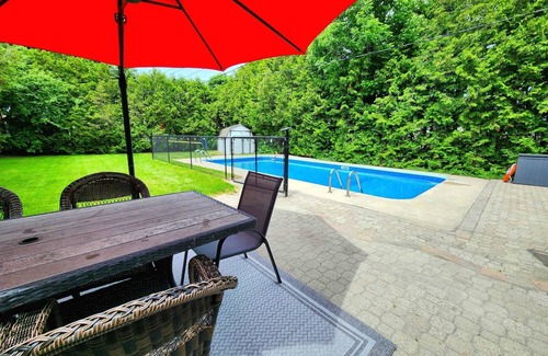 Auden Park House | Exquisite summer retreat with heated pool