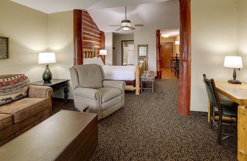 Onalaska Hotel | Extended Stay Queen Suite, Stoney Creek, Kitchen and Balcony | 2 Units