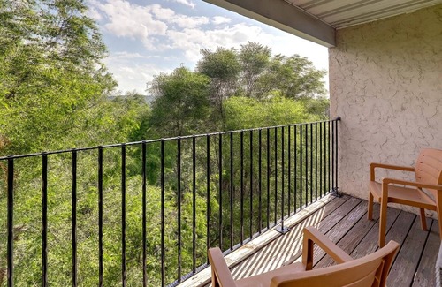 Onalaska Hotel | Extended Stay Queen Suite, Stoney Creek, Kitchen and Balcony | 2 Units