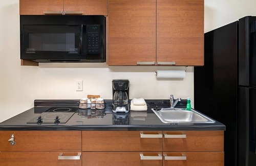 Wixom Hotel | Extended-Stay Unit with Kitchen & Outdoor Grilling Pavilion - Comfort in Wixom