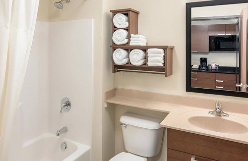 Wixom Hotel | Extended-Stay Unit with Kitchen & Outdoor Grilling Pavilion - Comfort in Wixom