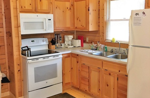 Gatlinburg Cabin | EZ Escape ~ Escape to Relaxation! ~ Perfect for a Honeymoon!