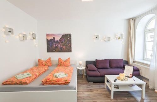 Sebnitz Apartment | F0 - Urlaubsmagie - Kleine voll ausgestattete Wohnung mit Gemeinschaftsgarten, -pool & -sauna