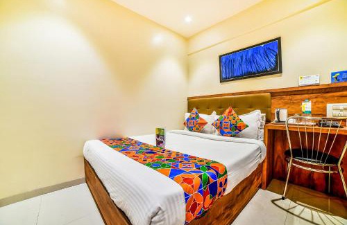 Andheri West Hotel | FabExpress Deluxe Comfort - Nr Kokilaben Hospital