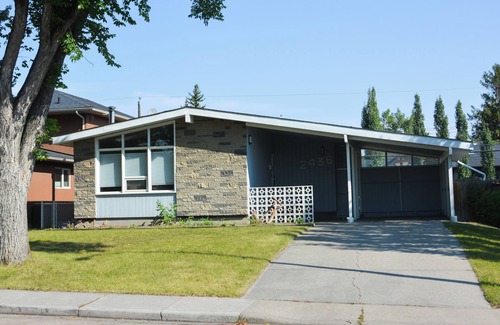 Northwest Calgary House | Fabulous 4-bedroom, two-bath home close to Downtown, the mountains and Banff