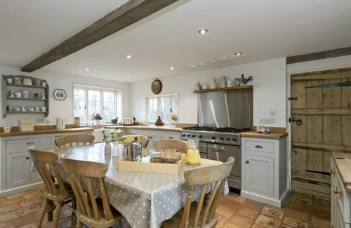 Diss House | Fabulous 5 bedroom house with large enclosed garden, perfect for family breaks