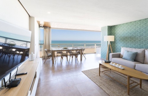 Grau i Platja Apartment | Fabulous beach condo amazing sea views,WIFI high speed, satelite, Kettle