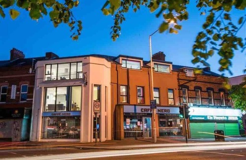 Ormeau Apartment | Fabulous Penthouse, Brilliant Location, Sleeps 6!