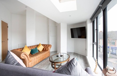 Ormeau Apartment | Fabulous Penthouse, Brilliant Location, Sleeps 6!