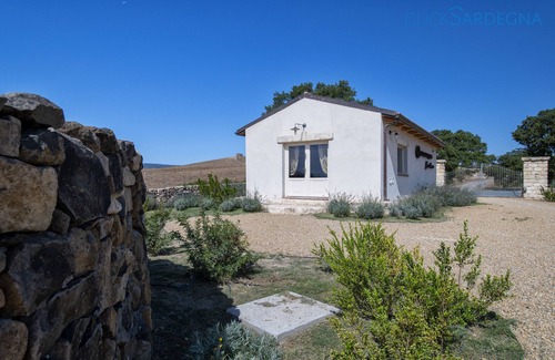 Mores Ski Chalet | Fabulous Shardana cottage with in-room Jacuzzi