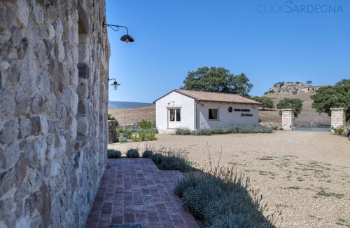 Mores Ski Chalet | Fabulous Shardana cottage with in-room Jacuzzi