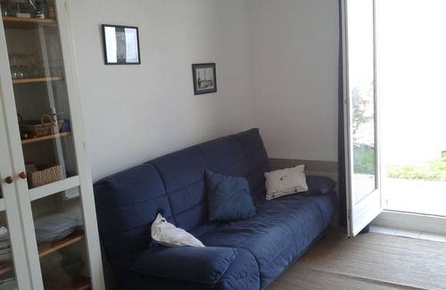 Bernieres-sur-Mer Apartment | FACE AND DIRECT SEA ACCESS, F2 + GARDEN - 4 people