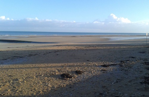 Bernieres-sur-Mer Apartment | FACE AND DIRECT SEA ACCESS, F2 + GARDEN - 4 people