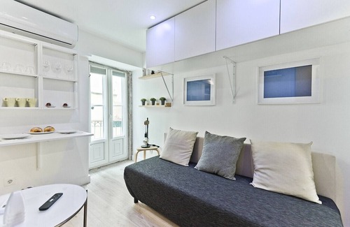Pena Apartment | Fado Central Studio (C56)