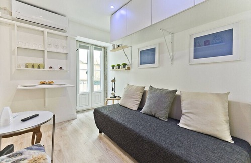 Pena Apartment | Fado Central Studio (C56)