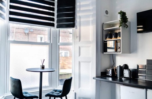 Hillrise Apartment | Fairbridge 1.