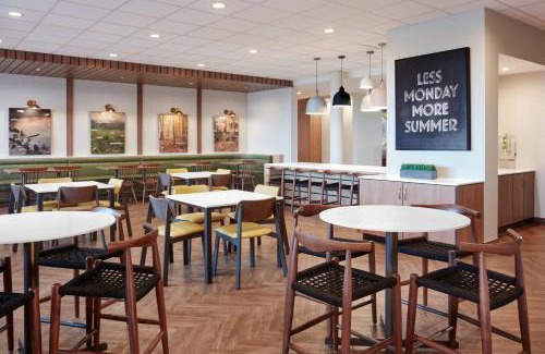 Clear Lake Hotel | Fairfield by Marriott Inn & Suites Clear Lake