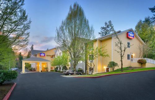 Bridle Trails Hotel | Fairfield Inn & Suites Seattle Bellevue/Redmond