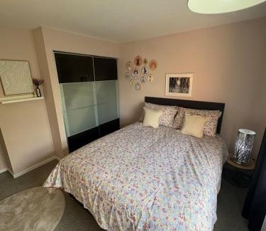 Kettering House | Fairfield Large 4 Bed Log Fire