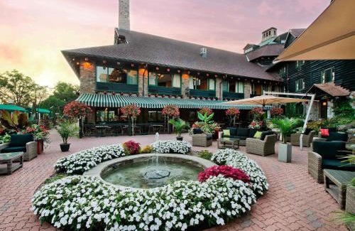 Papineau Regional County Municipality Resort | Fairmont Le Chateau Montebello