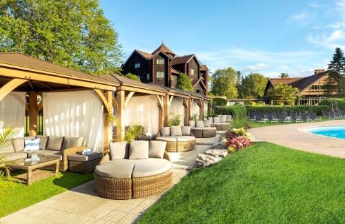 Papineau Regional County Municipality Resort | Fairmont Le Chateau Montebello