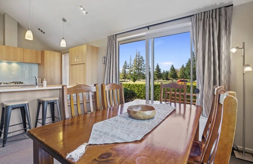 Hanmer Springs House | Fairway Cottage - Hanmer Springs Holiday Home