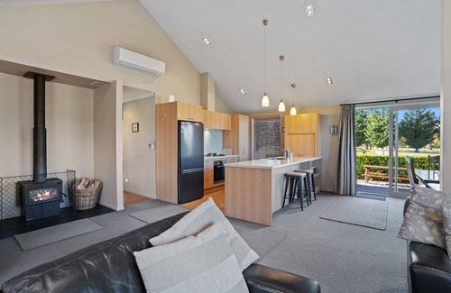 Hanmer Springs House | Fairway Cottage - Hanmer Springs Holiday Home