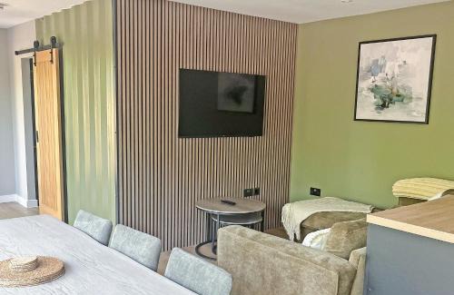 Dilton Marsh Resort | Fairwood Lakes Holiday Park