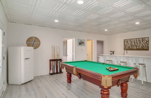 Scotts House | Fall Escape on Lookout Shoals Lake w/Game Room!