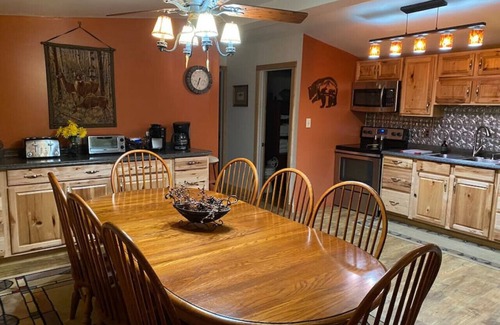 Confluence Apartment | Fall Getaway Camp Sideways Sleeps 6 · 3BR 1BA · Hot Tub Fire Pit Grill Fireplace