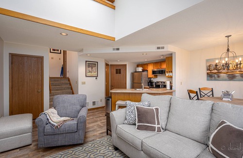 The Galena Territory Condo | Fall Golf Bliss at Lucky Bunker - Swing Into Galena! 🏌️