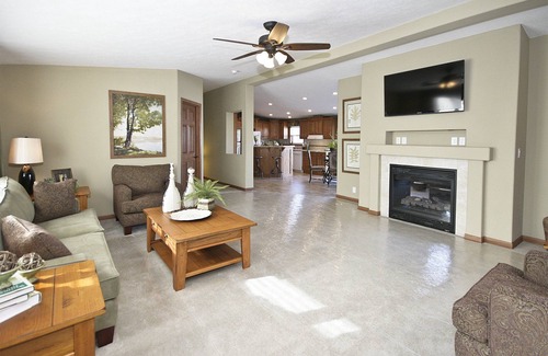 Elysian Cabin | Fall is BEAUTIFUL @ LAKE Francis! Winter Specials, flexible, inquire! n