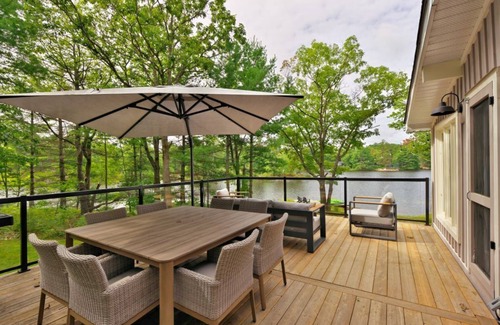 Gravenhurst Cabin | Fall Retreat Fire Pit, Games, Waterfront