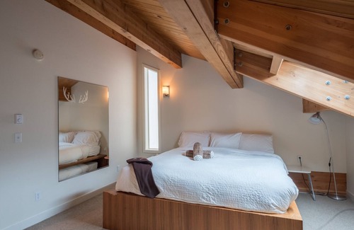 Government Camp Cabin | Fall Special Stay before 10/19! get the 3RD night FREE!