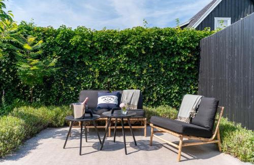 Falsterbo Apartment | Falsterbo Guesthouse - Modern Comfort with Private Patio