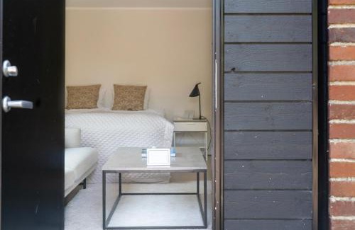 Falsterbo Apartment | Falsterbo Guesthouse - Modern Comfort with Private Patio