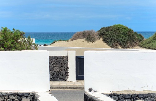 Urbanizacion Famara House | Famara Beach House on the Shore with Shared Pool, Ocean/Mountain Views & Wi-Fi