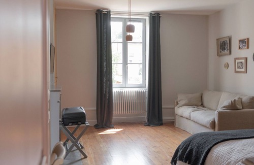 Saint-Germain-au-Mont-d'Or House | Family room 2 to 4 persons hotel near lyon