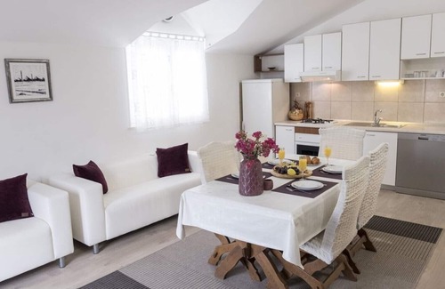 Peracko Blato Apartment | FAMILY APARTMENT MLADEN AT NATURE PARK CLOSE TO THE SEA