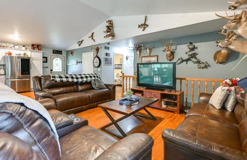 Wisconsin Dells House | Family Cabin with Hot Tub 10 Mi to The Dells!