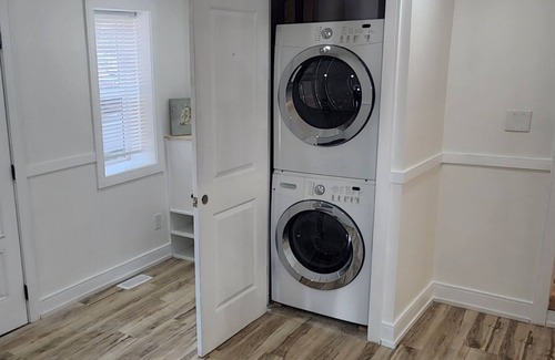 Innisfil Cottage | Family cottage by the lake.