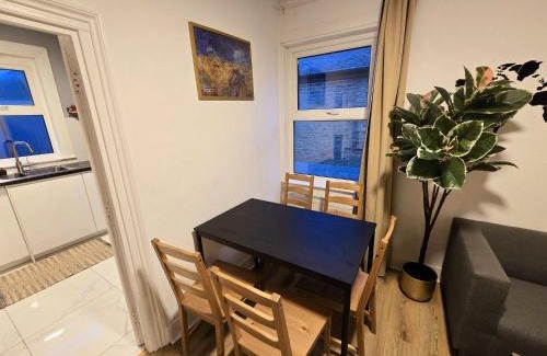 Hoe Street Apartment | Family flat 3 beds Walthamstow