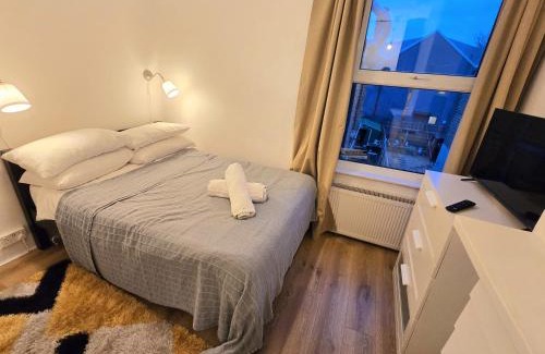 Hoe Street Apartment | Family flat 3 beds Walthamstow