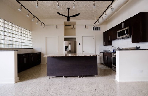 McKinley Park Apartment | Family Friendly 2-Bedroom w/Kitchen & Laundry