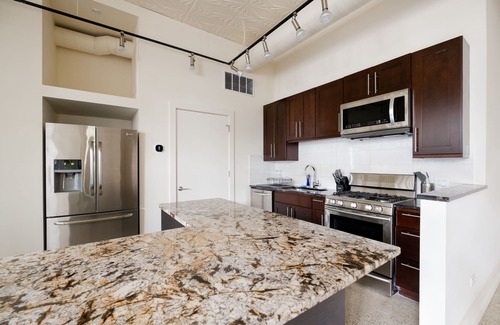 McKinley Park Apartment | Family Friendly 2-Bedroom w/Kitchen & Laundry