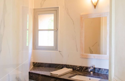 Servian Apartment | Family-friendly apartment in an estate near Pézenas