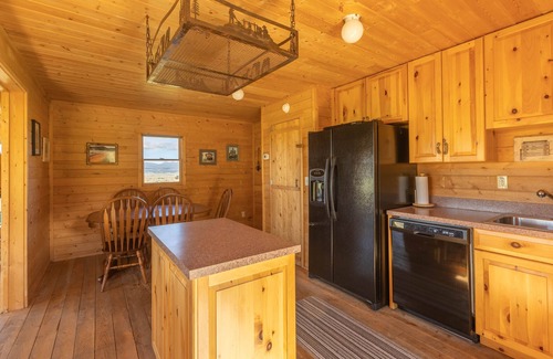 Cameron Cabin | Family friendly cabin close to Yellowstone National Park and Madison River